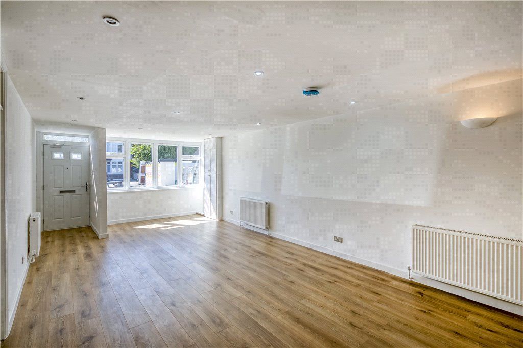 3 bed flat for sale in Durham Road, Wimbledon SW20, £590,000