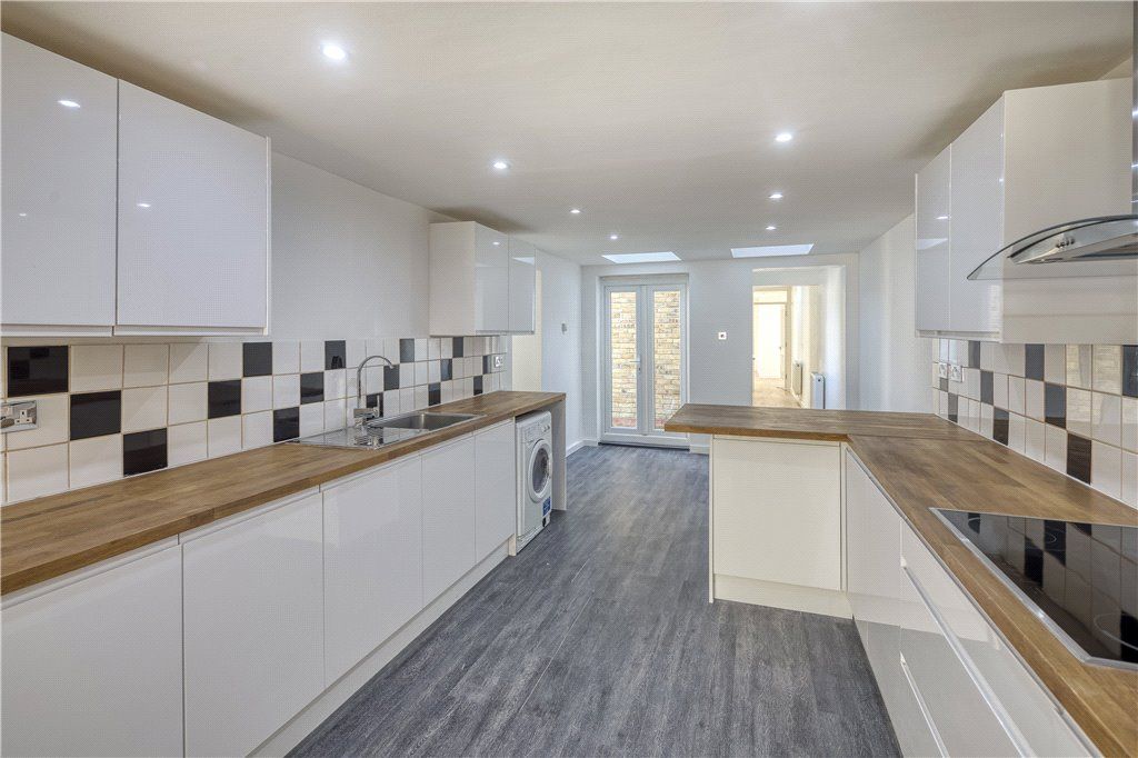 3 bed flat for sale in Durham Road, Wimbledon SW20, £590,000