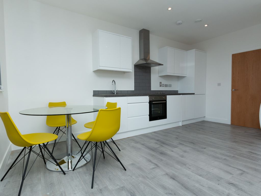 Studio to rent in New Street, Basingstoke RG21, £775 pcm
