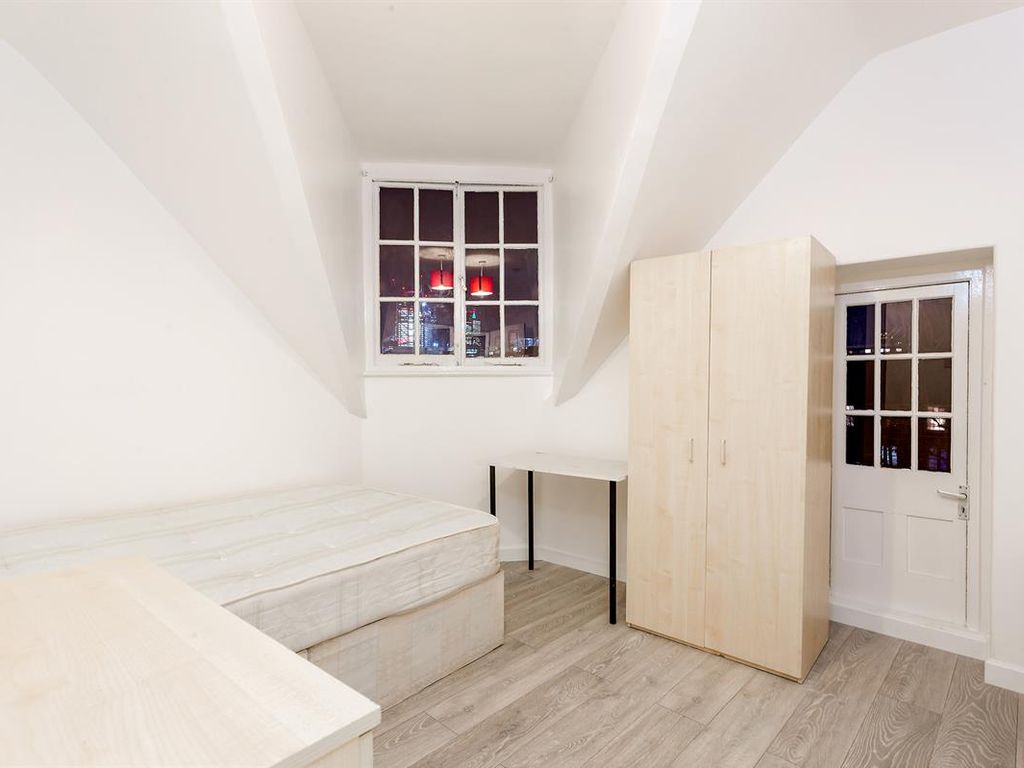 4 bed flat for sale in Clifton House, Shoreditch High Street E2, £800,000