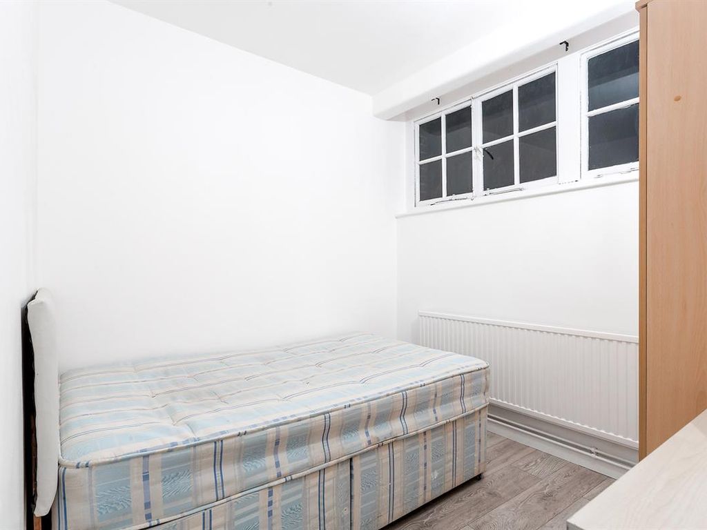 4 bed flat for sale in Clifton House, Shoreditch High Street E2, £800,000