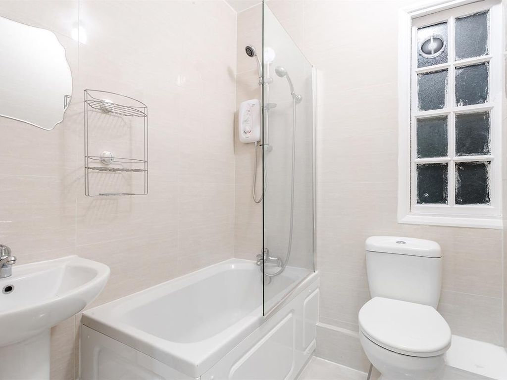 4 bed flat for sale in Clifton House, Shoreditch High Street E2, £800,000
