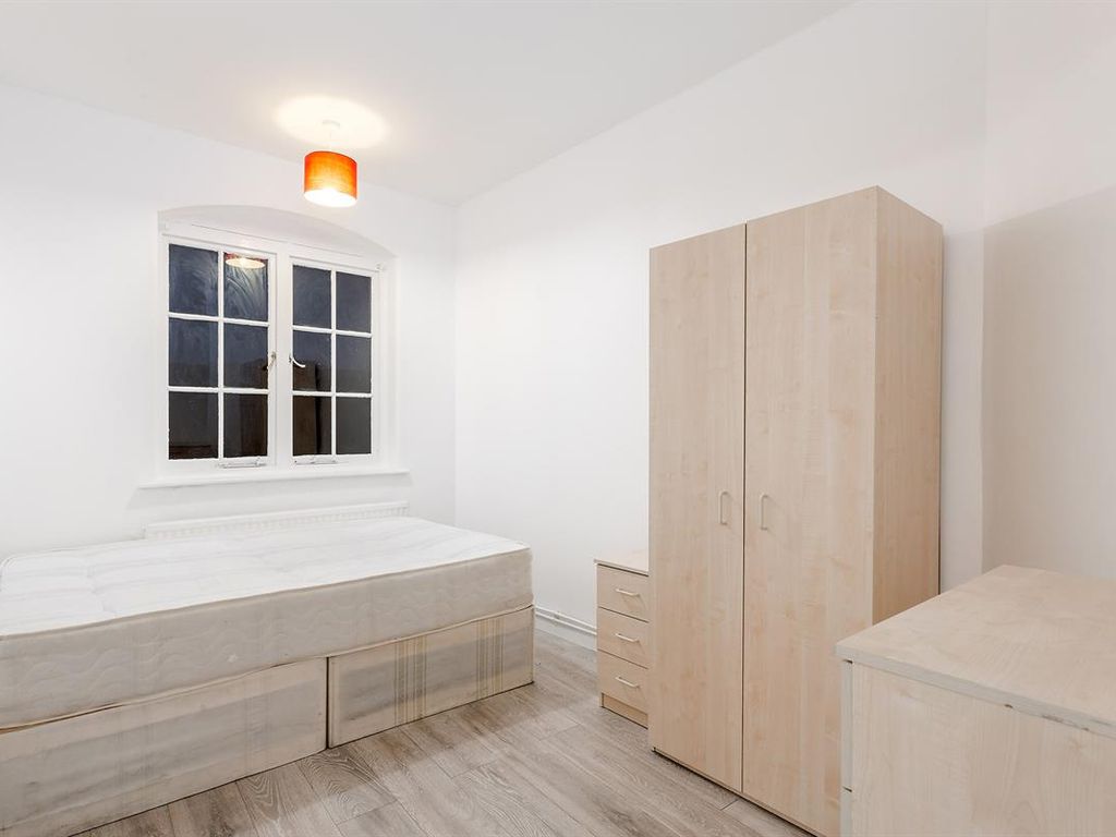 4 bed flat for sale in Clifton House, Shoreditch High Street E2, £800,000