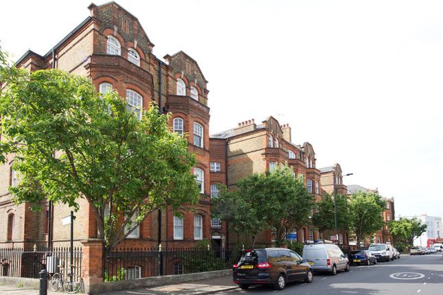 2 bed flat to rent in Greyhound Road, London W6, £1,650 pcm