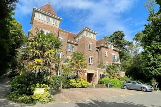 2 bed flat to rent in Woodleigh Court, Bournemouth BH2, £1,200 pcm