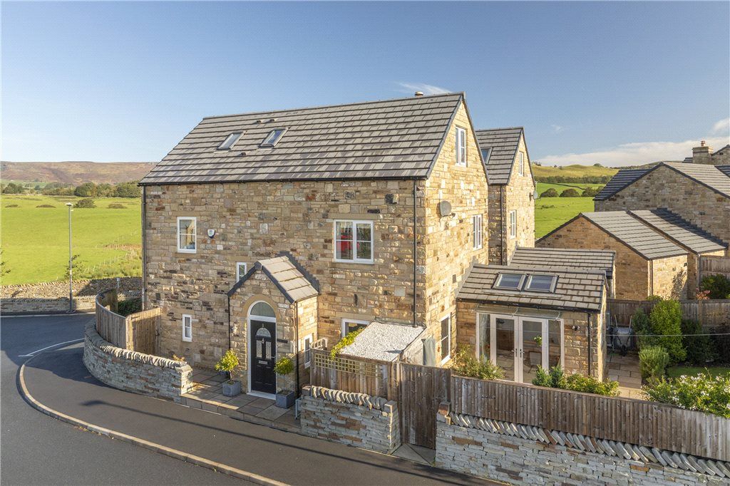 4 bed detached house for sale in Hepworth Way, Skipton BD23, £550,000