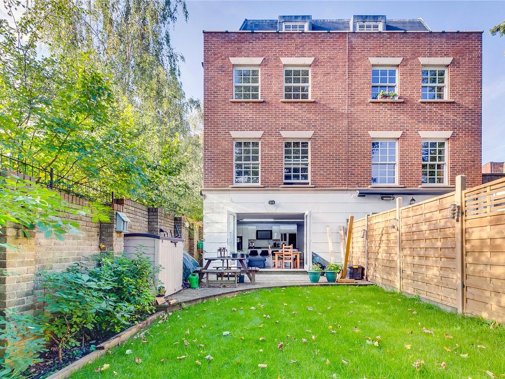 2 bed flat for sale in Upper Tulse Hill, London SW2, £485,000