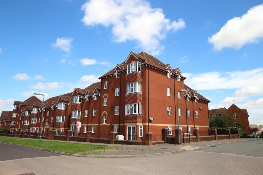 2 bed flat to rent in Arthurs Close, Emersons Green, Bristol BS16, £1,200 pcm