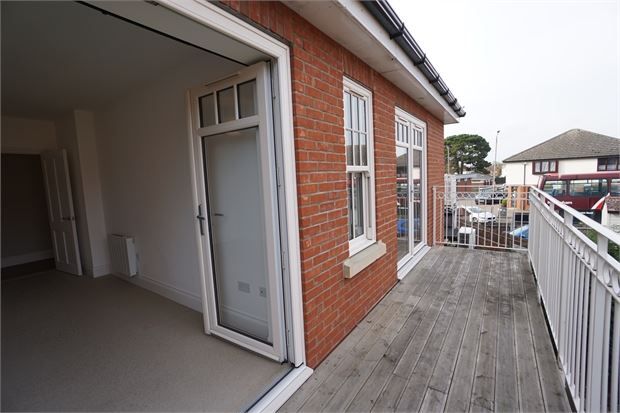 1 bed flat to rent in 1D Yorick Road, West Mersea, Essex. CO5, £895 pcm