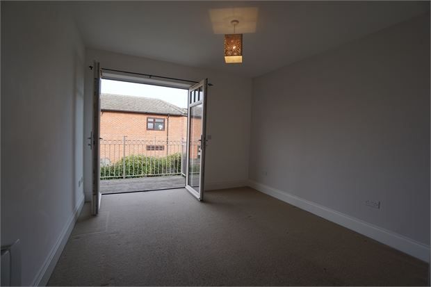 1 bed flat to rent in 1D Yorick Road, West Mersea, Essex. CO5, £895 pcm