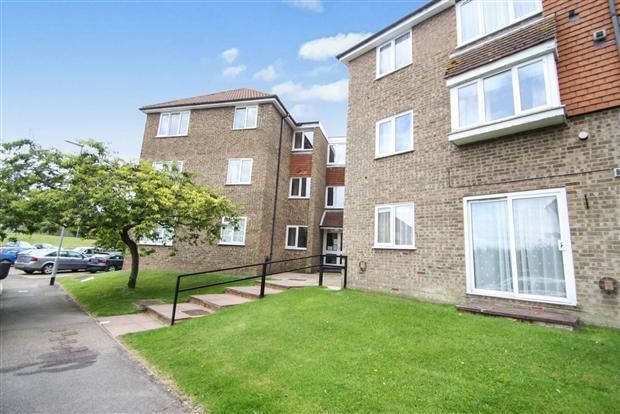 2 bed flat to rent in Abbey Mews, Dunstable LU6, £1,150 pcm