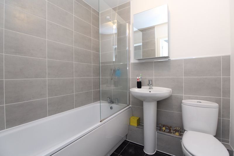 1 bed flat for sale in Megginson Way, New Cardington MK42, £170,000