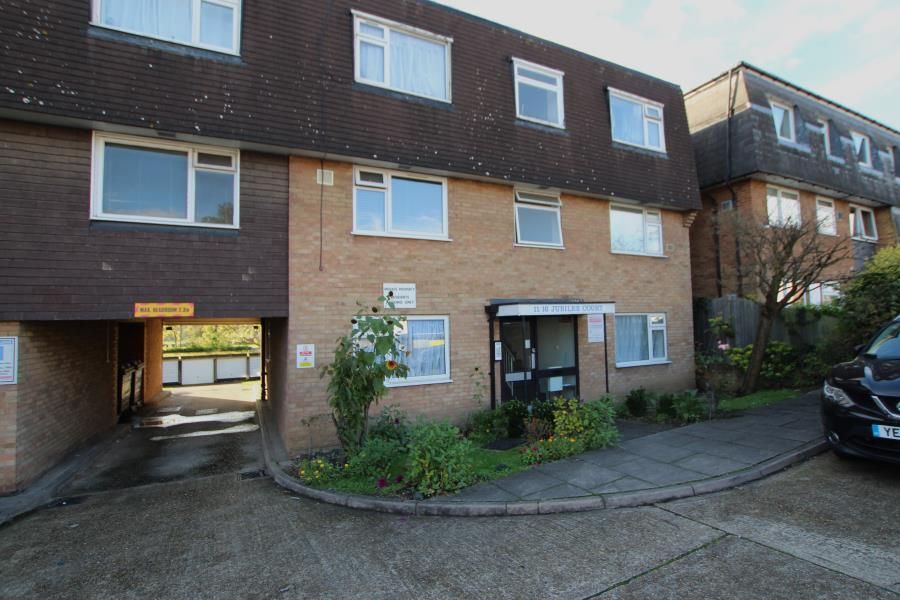 1 bed flat to rent in Jubilee Court, 321 Preston Road HA3, £1,350 pcm