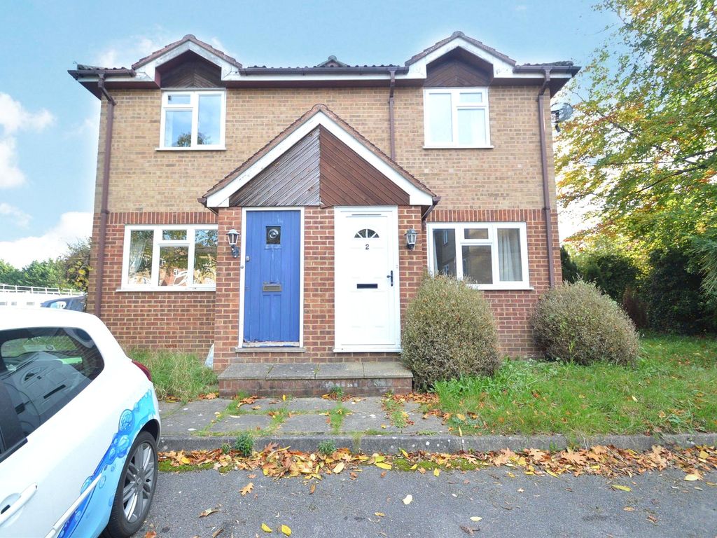 1 bed end terrace house to rent in Corfe Place, Maidenhead, Berkshire SL6, £1,200 pcm
