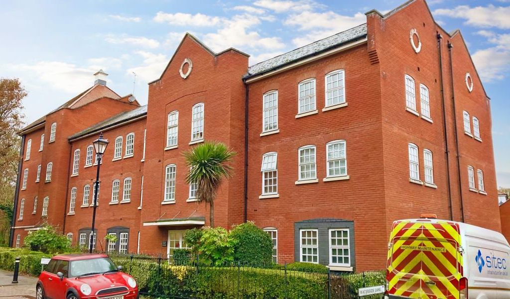 2 bed flat to rent in Albany Gardens, Colchester CO2, £1,100 pcm