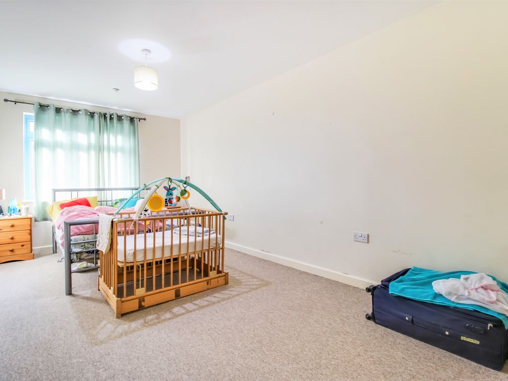 1 bed flat for sale in Wellington Street, Swindon SN1, £105,000