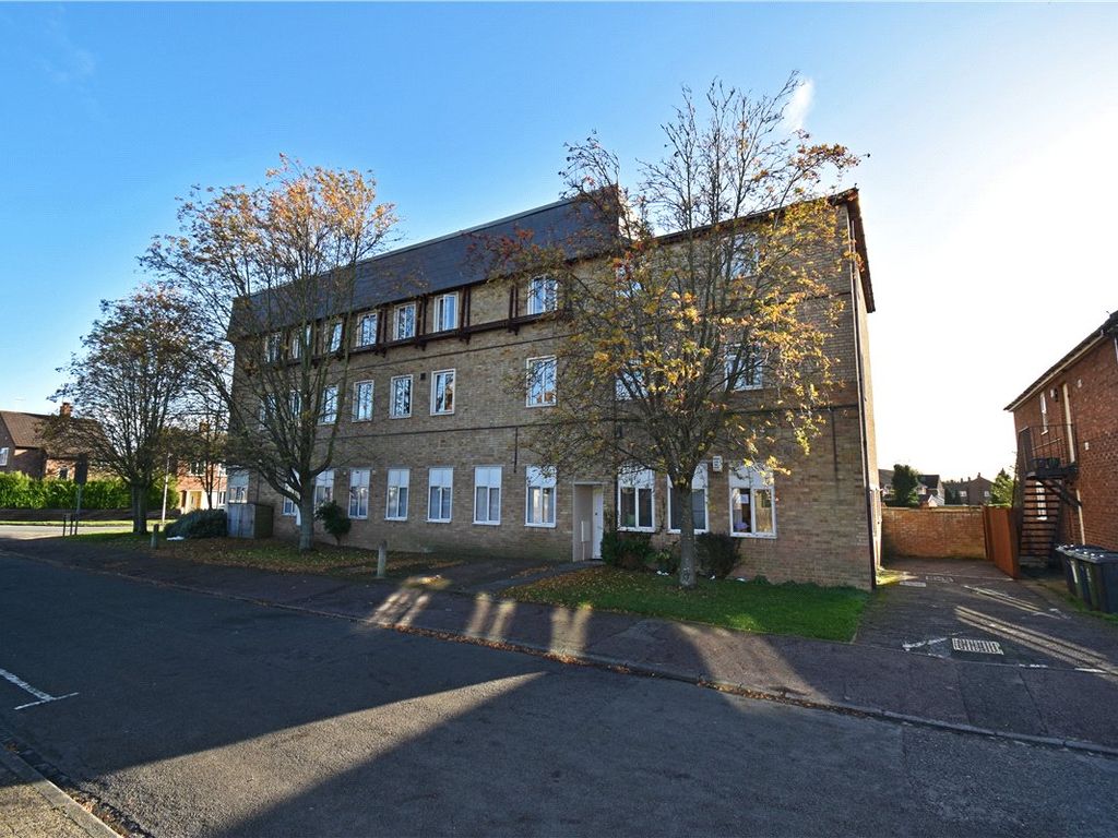 2 bed flat to rent in Holyoake, Elfleda Road, Cambridge CB5, £1,300 pcm