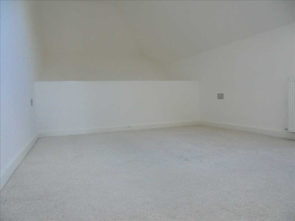 3 bed flat to rent in The Knot, Beach Road, Westgate CT8, £1,200 pcm