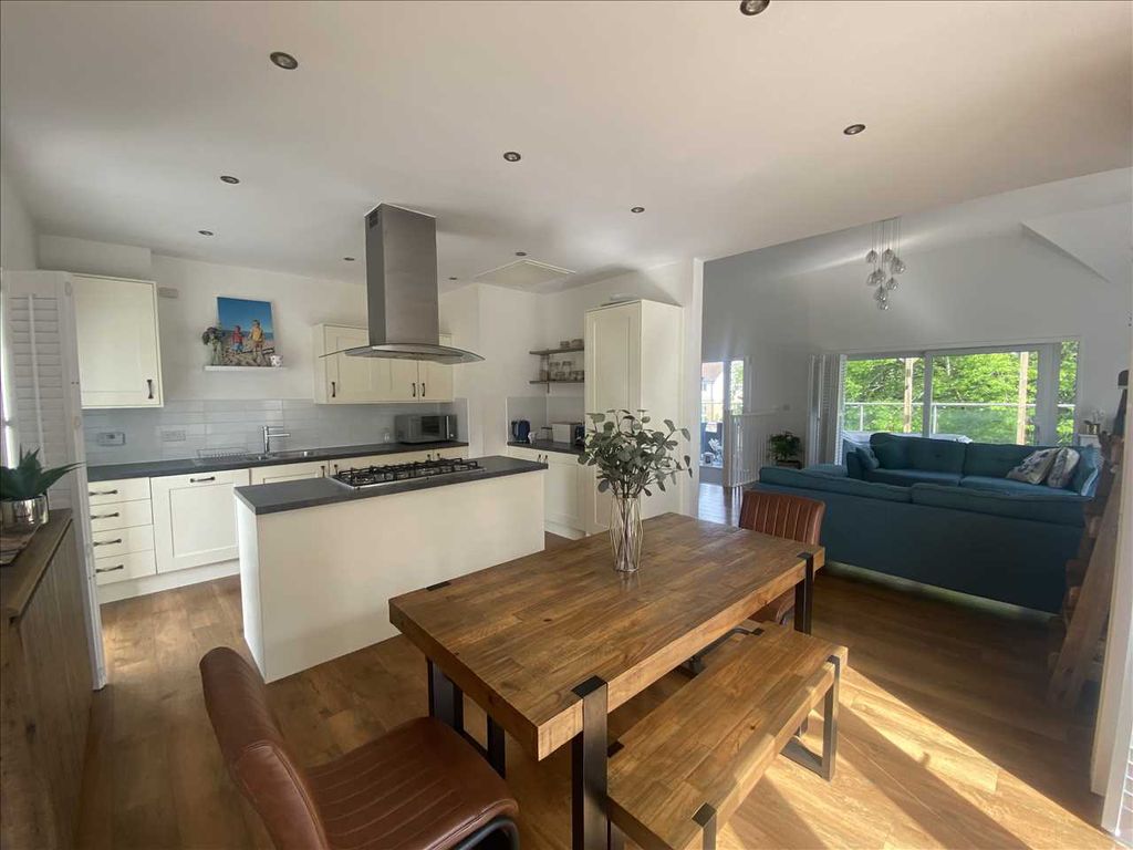 5 bed detached house for sale in Endeavour Avenue, Exeter EX2, £775,000