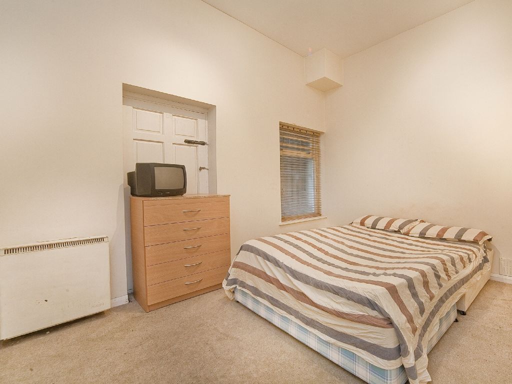 2 bed flat for sale in Old Castle Street, London, Aldgate E1, £450,000