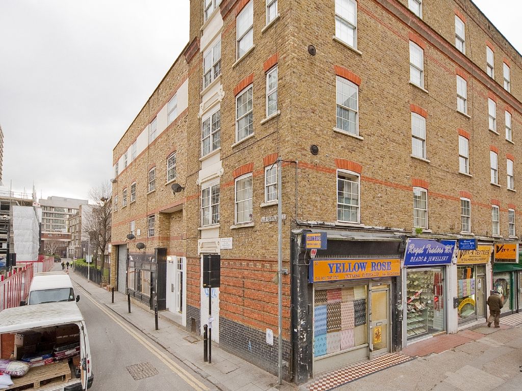 2 bed flat for sale in Old Castle Street, London, Aldgate E1, £450,000