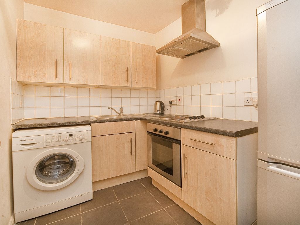 2 bed flat for sale in Old Castle Street, London, Aldgate E1, £450,000