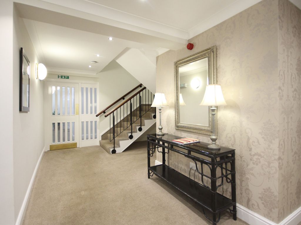 2 bed flat to rent in Glebelands Road, Wokingham RG40, £1,550 pcm