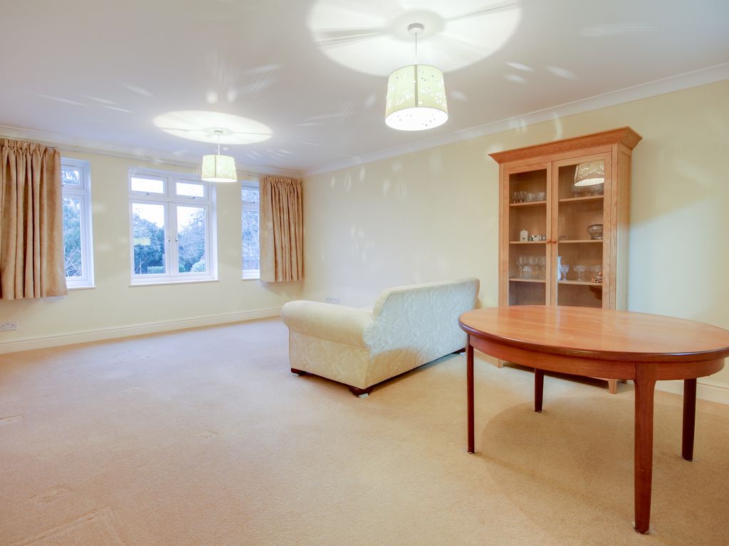 2 bed flat to rent in Glebelands Road, Wokingham RG40, £1,550 pcm