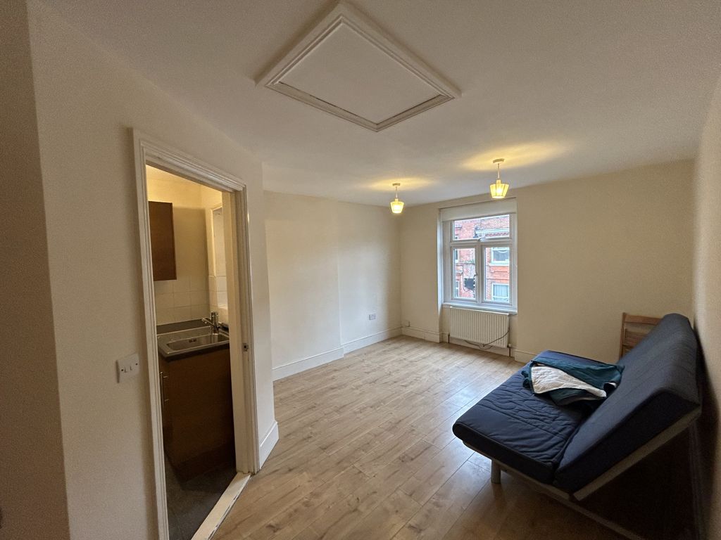 1 bed flat to rent in Mare Street, Hackney E8, £1,400 pcm