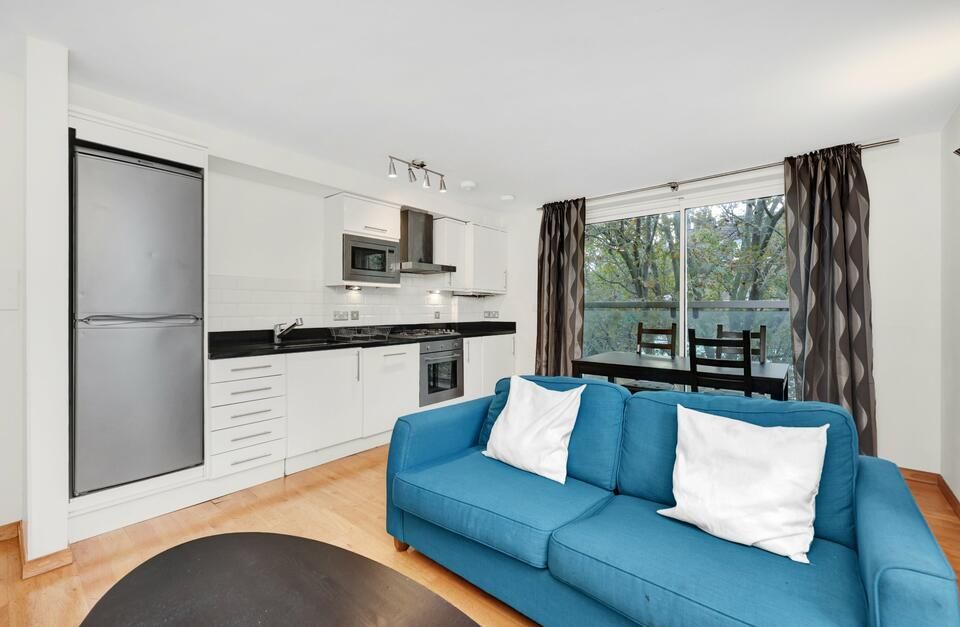 2 bed flat for sale in John Fisher Street, London E1, £475,000