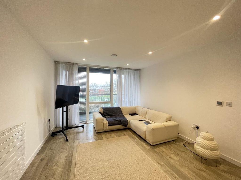 1 bed flat to rent in Woods Road, Peckham, London SE15, £1,850 pcm