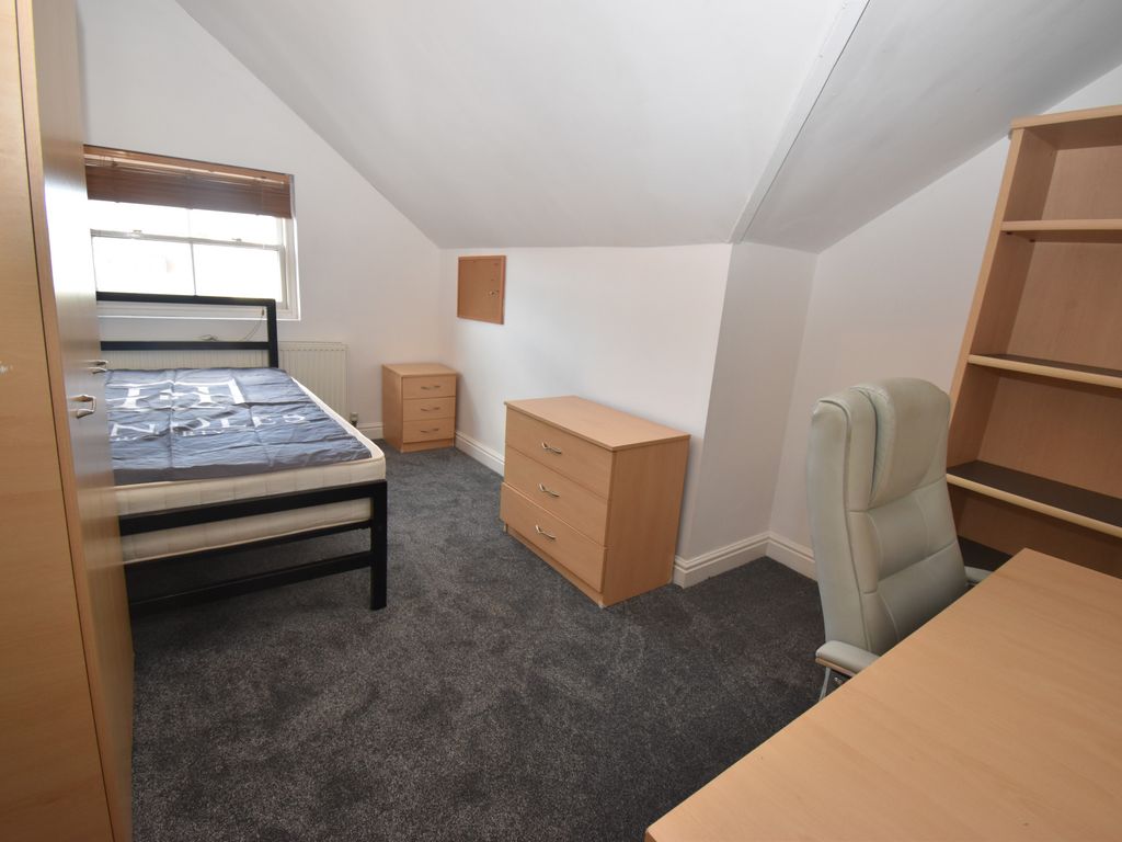 2 bed flat to rent in 50 Bath Street, Leamington Spa, Warwickshire CV31, £1,050 pcm