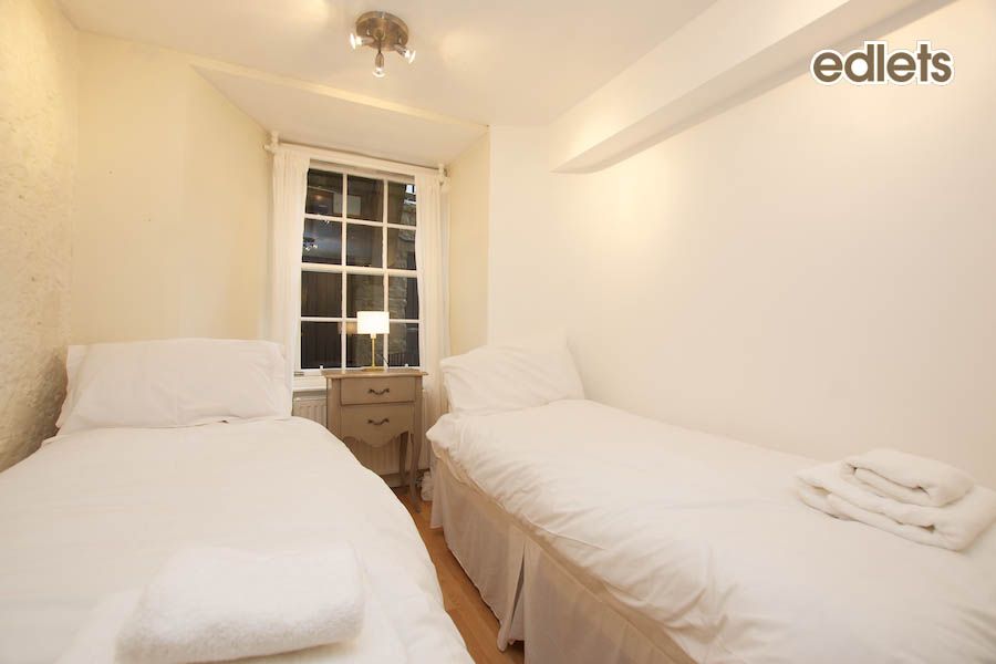 4 bed flat to rent in Dundonald Street, Edinburgh EH3, £3,000 pcm
