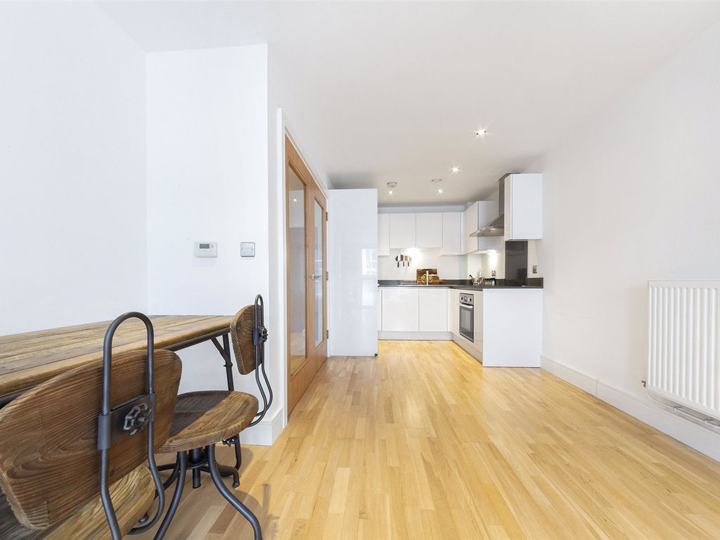 1 bed flat for sale in Jubilee Court, 8 Wood Wharf, Greenwich, London SE10, £400,000