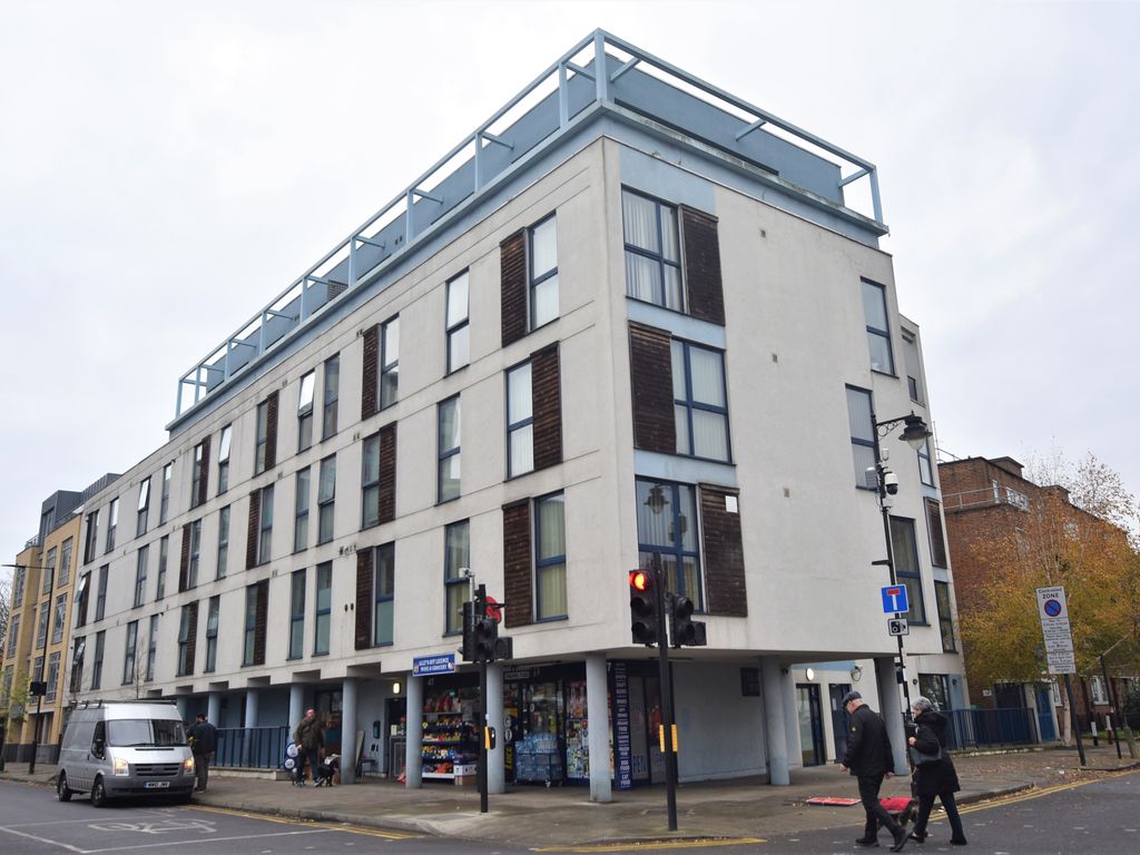 1 bed flat for sale in Downham Road, London N1, £425,000