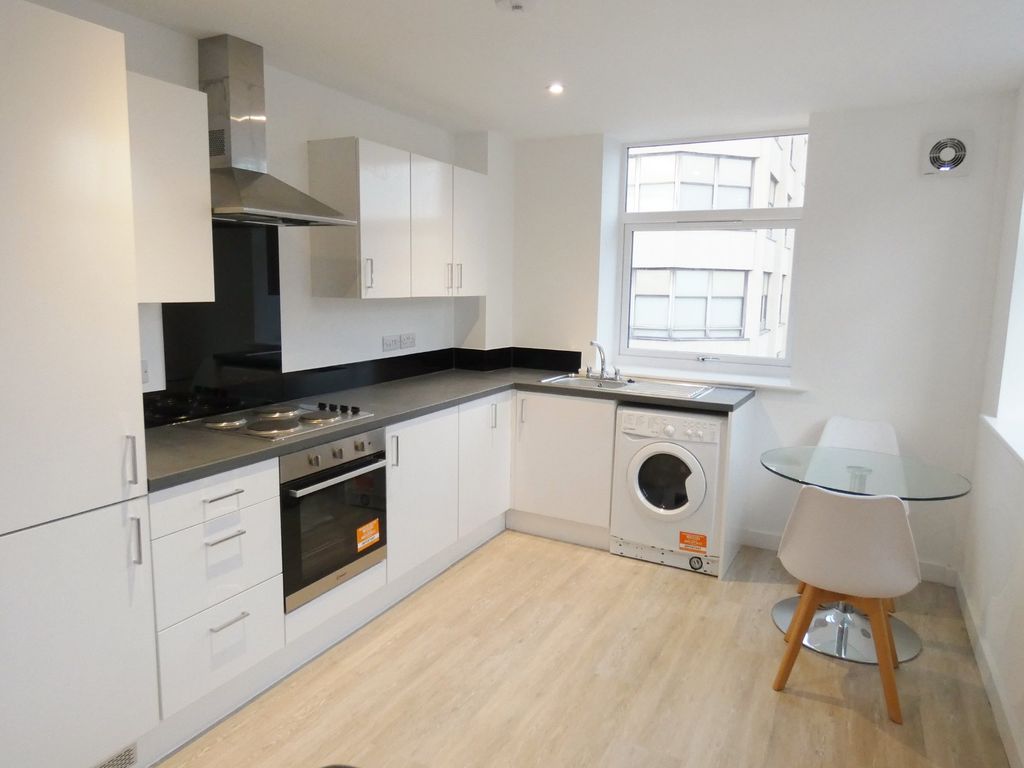 2 bed flat to rent in Cross Street, Preston PR1, £795 pcm
