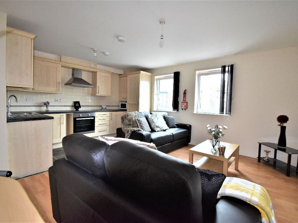 5 bed flat to rent in Broom Street, Sheffield S10, £381 pppm