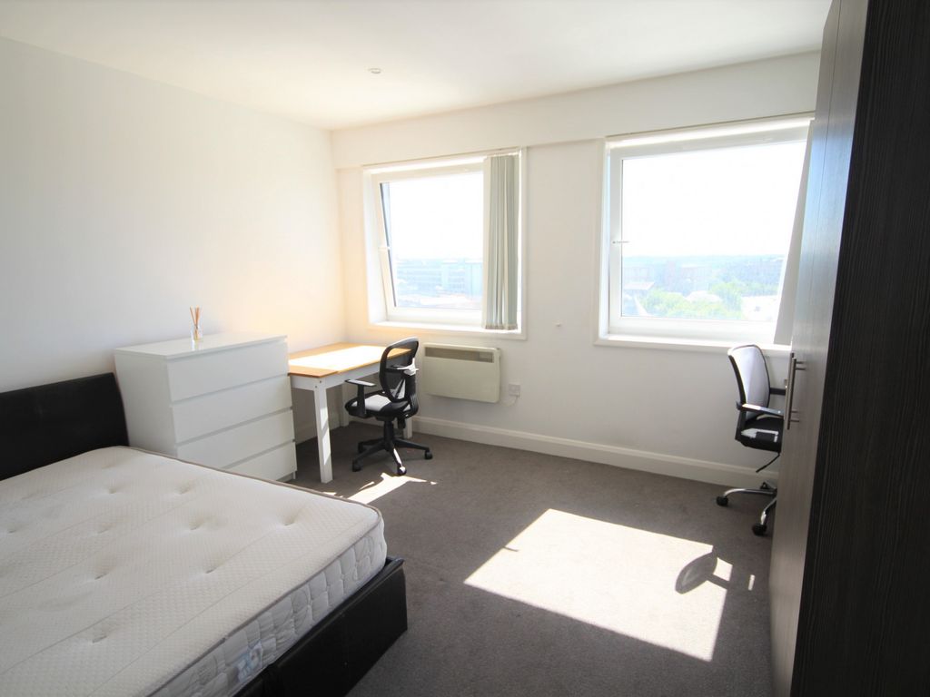 2 bed flat to rent in Ring Way, Preston, Lancashire PR1, £995 pcm