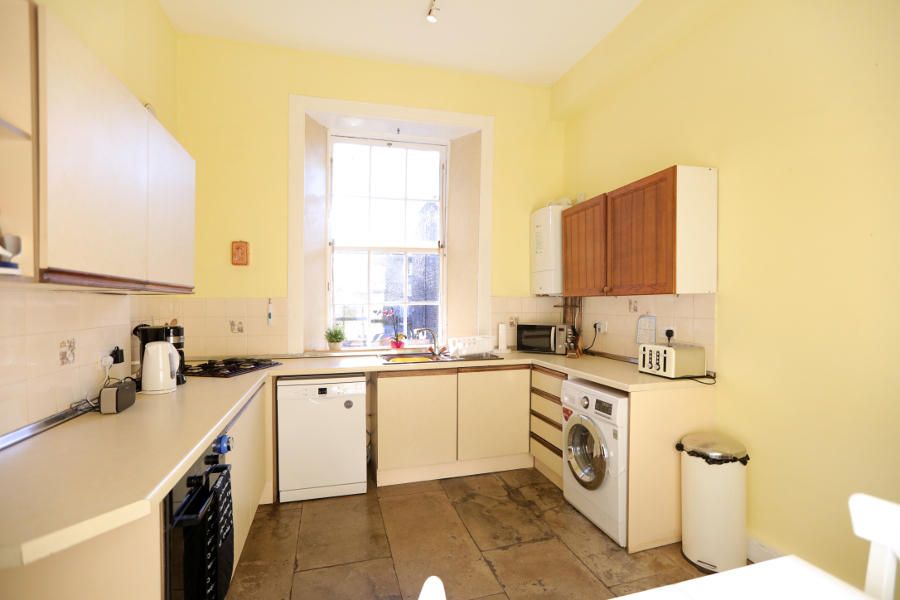 2 bed flat to rent in Fettes Row, Edinburgh EH3, £2,400 pcm