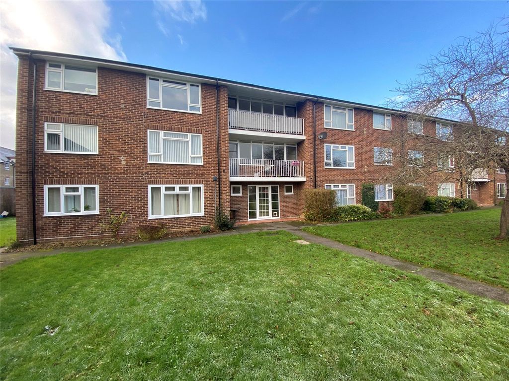 3 bed flat to rent in Prince Andrew Close, Maidenhead, Berkshire SL6, £1,500 pcm