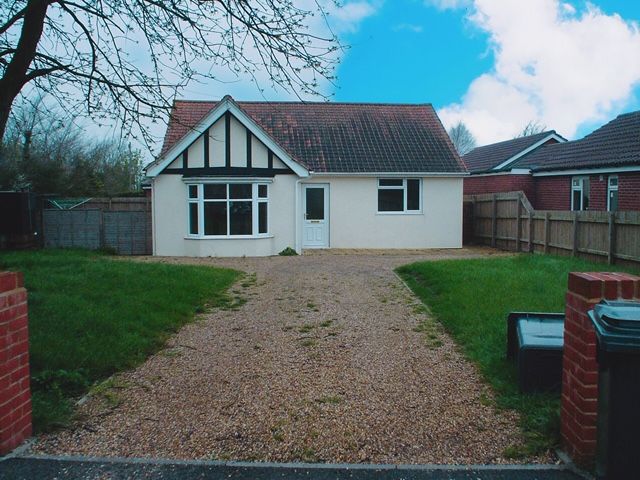 3 bed detached bungalow to rent in Sunnyside, Pound Hill, Bacton, Stowmarket IP14, £1,100 pcm
