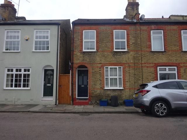 2 bed end terrace house to rent in Hamilton Road, Twickenham TW2, £1,995 pcm