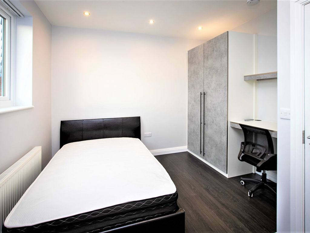 5 bed flat to rent in Spa Road, Preston, Lancashire PR1, £2,814 pcm