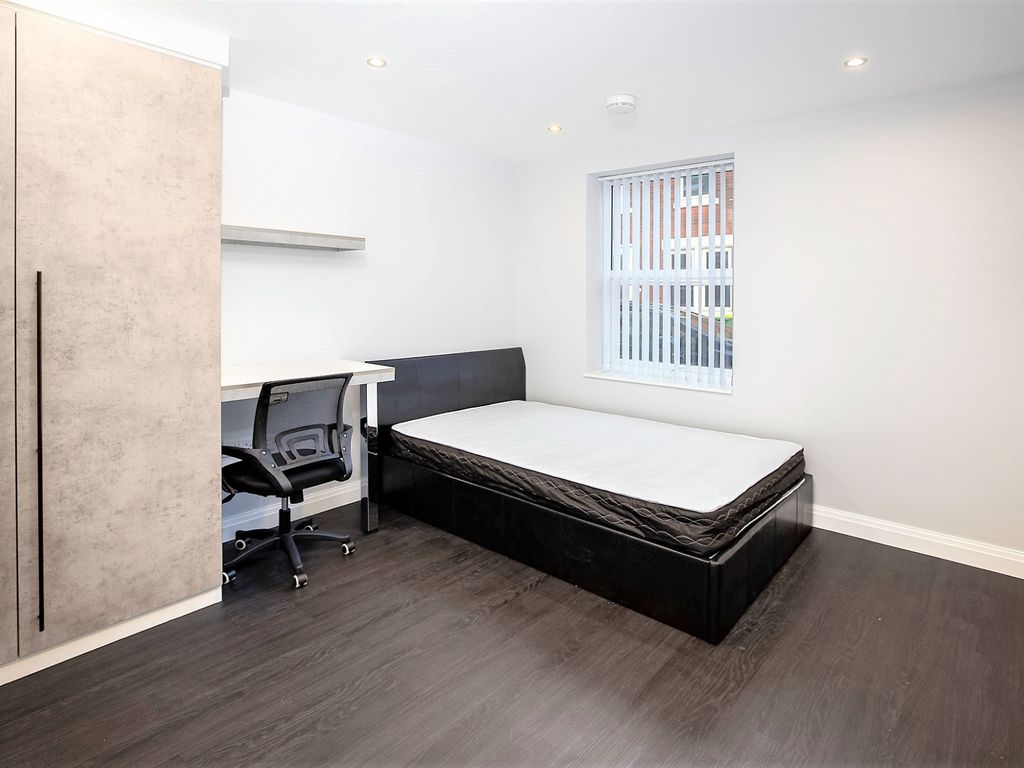 5 bed flat to rent in Spa Road, Preston, Lancashire PR1, £2,814 pcm