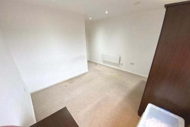 2 bed flat to rent in Gateway South, Leeds LS9, £1,100 pcm