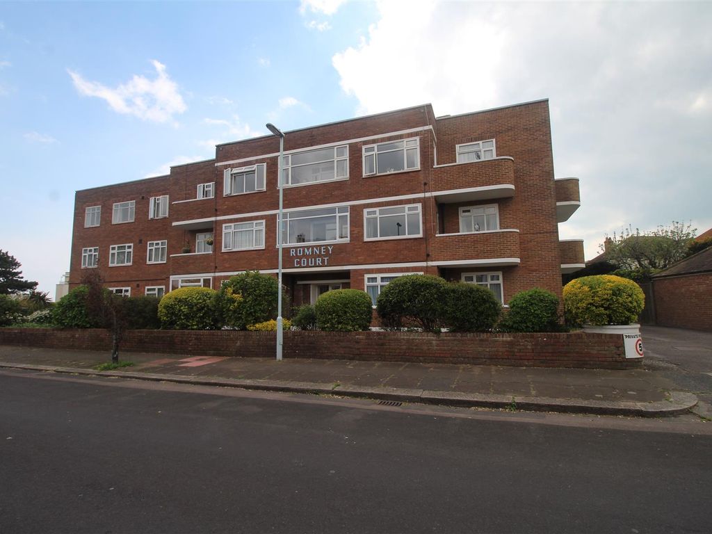 3 bed flat to rent in Romney Court, Winchelsea Gardens, Worthing BN11, £1,400 pcm