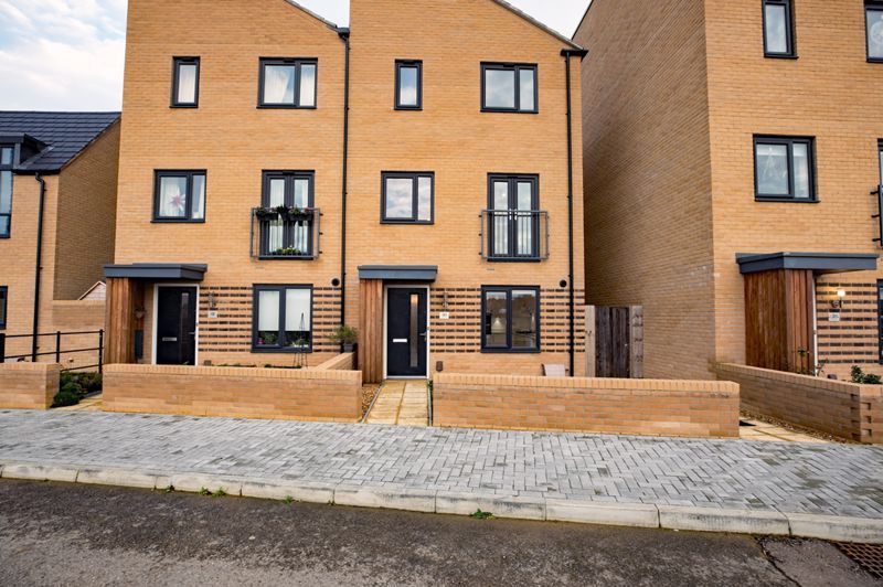 4 bed town house to rent in Claudius Walk, Northstowe CB24, £1,750 pcm