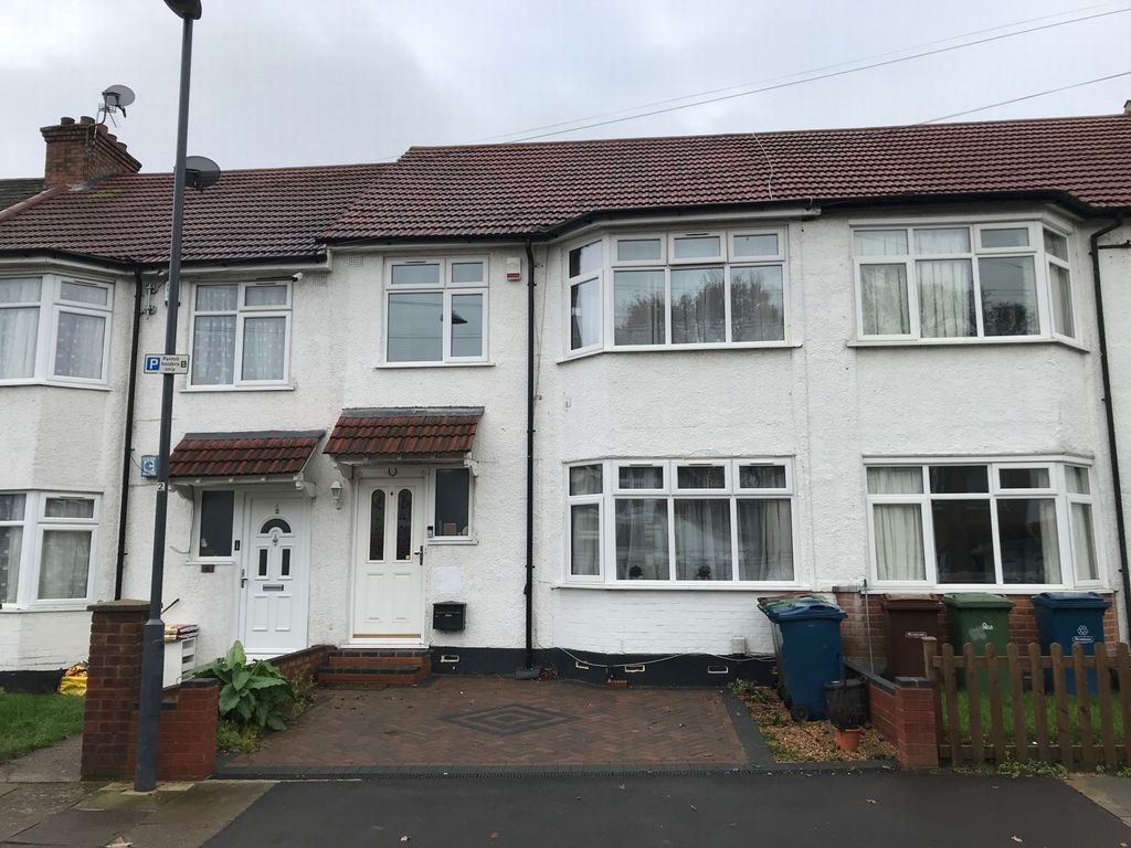 3 bed terraced house to rent in Hill Crescent, Harrow HA1, £2,400 pcm