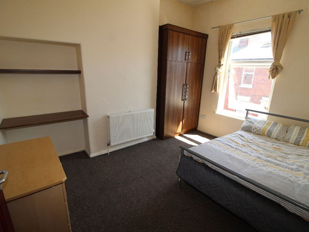 2 bed terraced house to rent in Castleton Road, Preston PR1, £750 pcm
