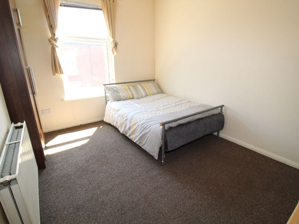 2 bed terraced house to rent in Castleton Road, Preston PR1, £750 pcm